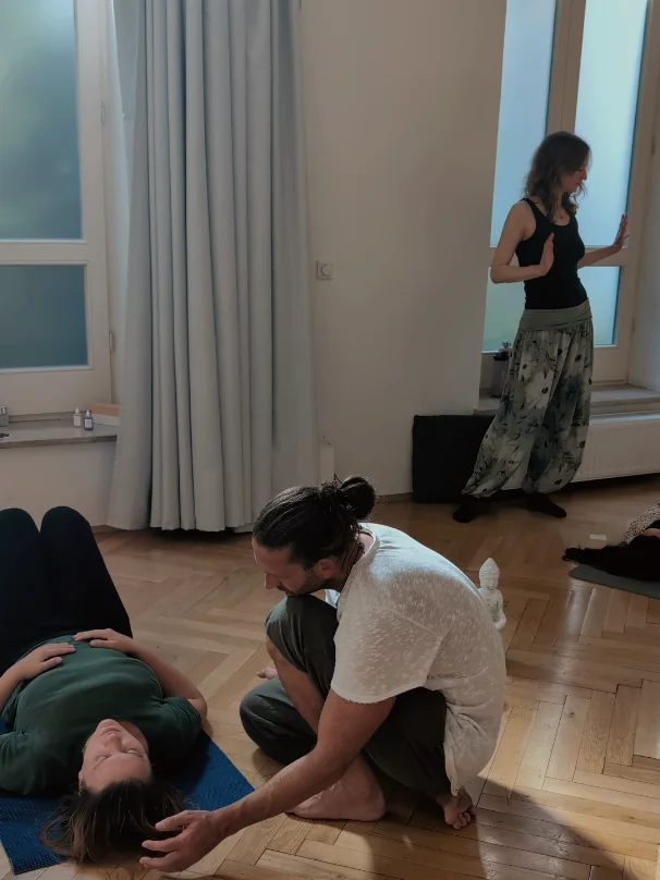 Achtsame Begleitung während einer Sound & Release Session
